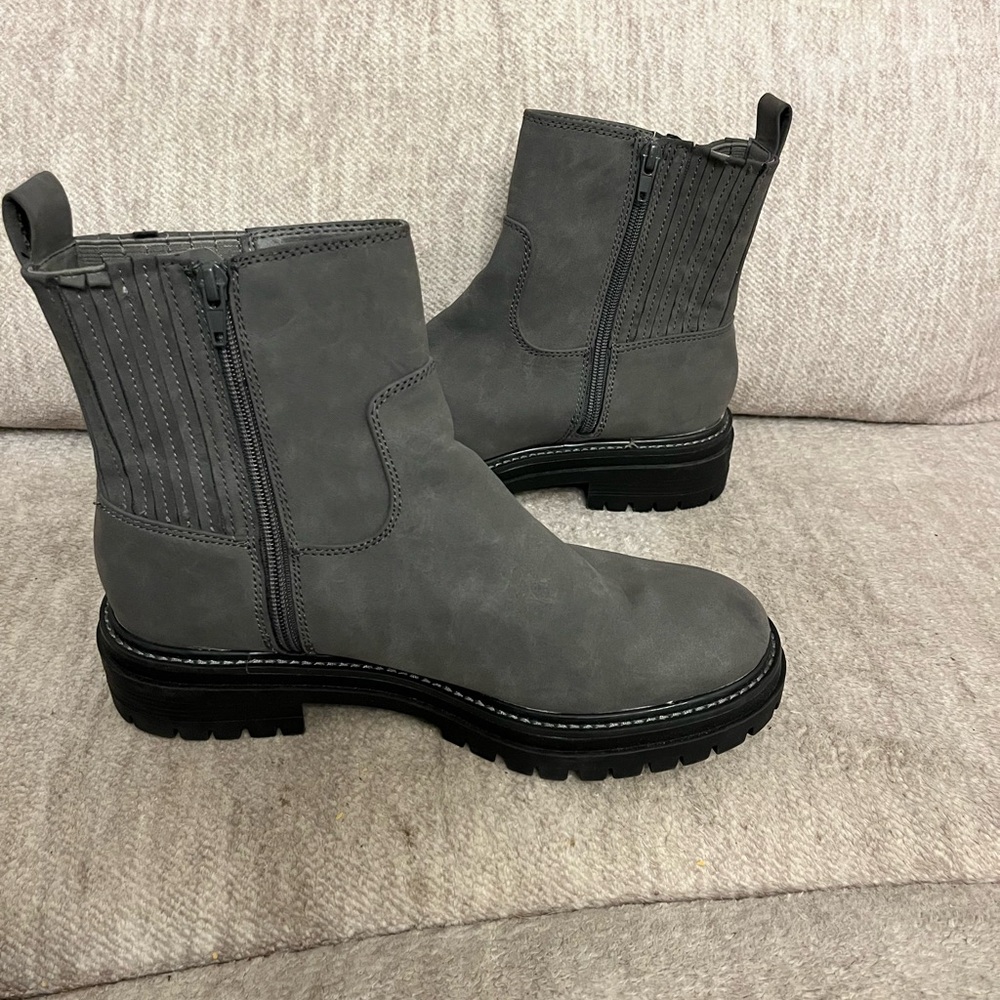 Women’s Size 10 Gray Combat Boots